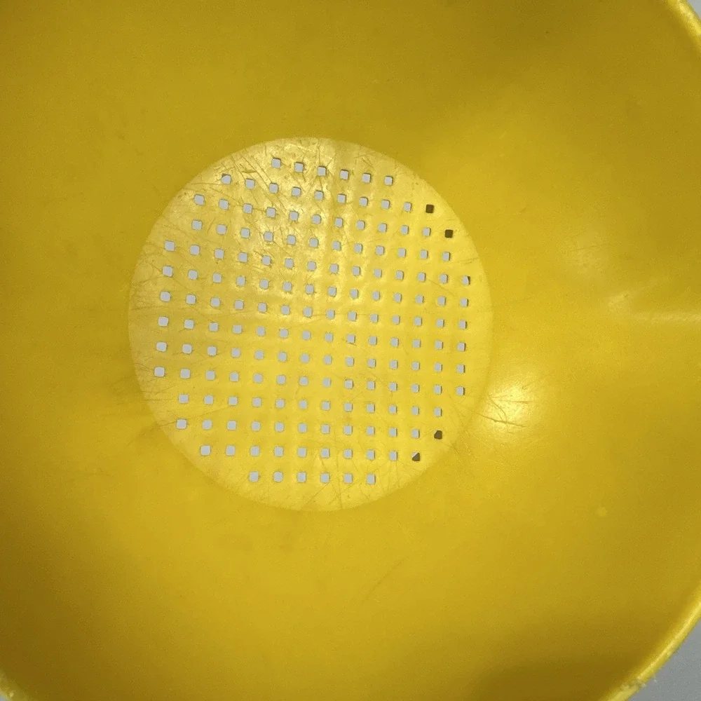 Tupperware Vintage Colander Yellow‎ 1 Quart Strainer with Handle #1200